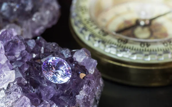 Doğal Safir değerli taş, mücevher veya siyah parlaklık rengi taşlar, birçok farklı doğal taşlar Ametist koleksiyonu,