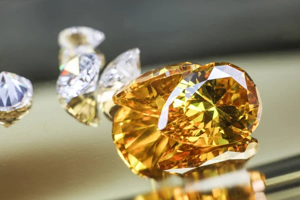 Doğal Safir değerli taş, mücevher veya siyah parlaklık rengi taşlar, birçok farklı doğal taşlar Ametist koleksiyonu,