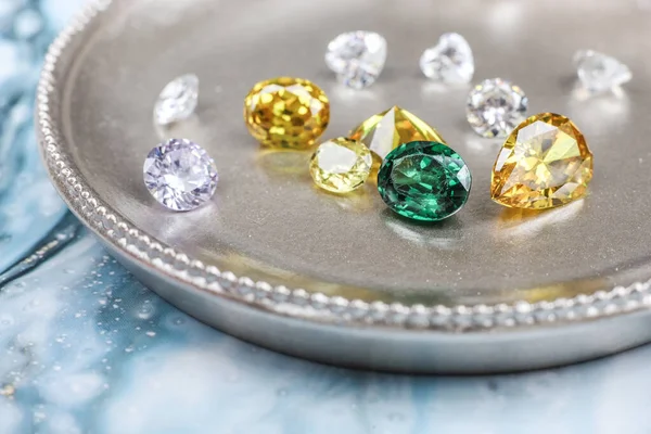 Doğal Safir değerli taş, mücevher veya siyah parlaklık rengi taşlar, birçok farklı doğal taşlar Ametist koleksiyonu,