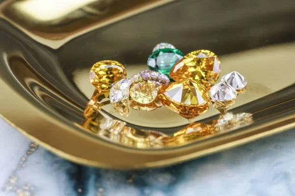 Doğal Safir değerli taş, mücevher veya siyah parlaklık rengi taşlar, birçok farklı doğal taşlar Ametist koleksiyonu,