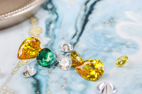 Doğal Safir değerli taş, mücevher veya siyah parlaklık rengi taşlar, birçok farklı doğal taşlar Ametist koleksiyonu,