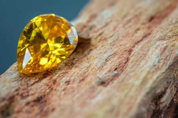 Doğal Safir değerli taş, mücevher veya siyah parlaklık rengi taşlar, birçok farklı doğal taşlar Ametist koleksiyonu,