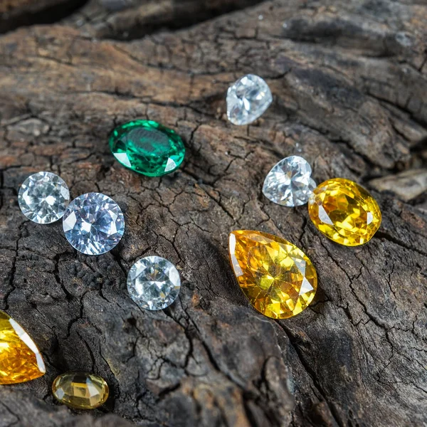 Doğal Safir değerli taş, mücevher veya siyah parlaklık rengi taşlar, birçok farklı doğal taşlar Ametist koleksiyonu,