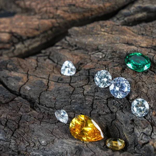 Doğal Safir değerli taş, mücevher veya siyah parlaklık rengi taşlar, birçok farklı doğal taşlar Ametist koleksiyonu,