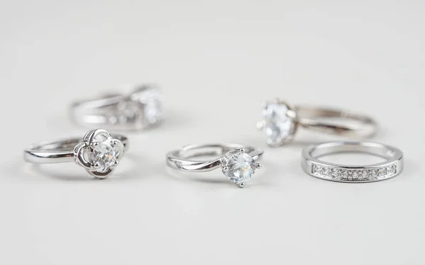 Primer Plano Los Anillos Diamantes Compromiso Amor Concepto Boda — Foto de Stock