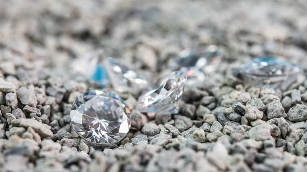 Mücevher yapmak için parlak elması kapat.