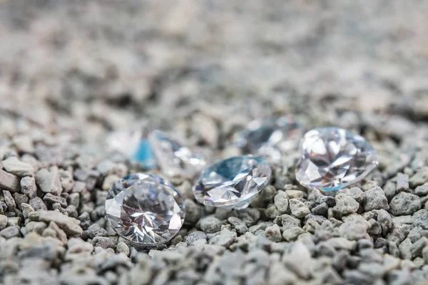 Mücevher yapmak için parlak elması kapat.