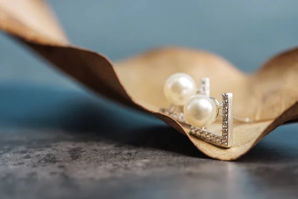 Beautiful Pearl Ear Studs Close White Pearl Earrings —  Fotos de Stock