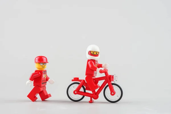 Bangkok Ththailand April 2022 Lego Minifigure Driver Ferrari Racing Car — стоковое фото