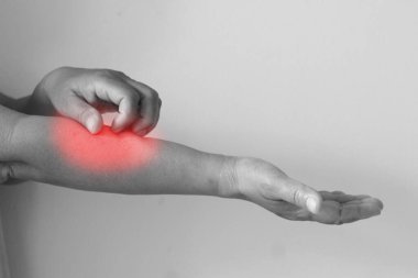 İnsanlarda diz yarası. Diz ağrısı, eklem ağrıları., 