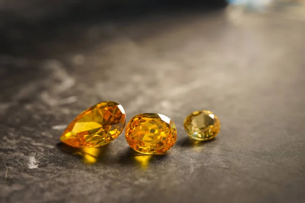 Zbliżenie Naturalnych Żółtych Kamieni Mineralnych Studio Shot — Zdjęcie stockowe