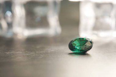 Doğal Safir değerli taş, mücevher veya siyah parlaklık rengi taşlar, birçok farklı doğal taşlar Ametist koleksiyonu,