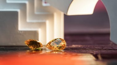 Doğal sarı mineral taşlarına yakın çekim, stüdyo çekimi.