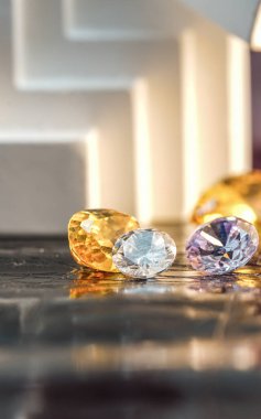 Farklı doğal değerli taşların koleksiyonu