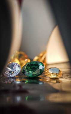 Farklı doğal değerli taşların koleksiyonu