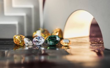 Farklı doğal değerli taşların koleksiyonu