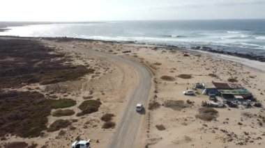 Kanarya Adaları, Fuerteventura adasının kuzeyindeki Corralejo kasabası yakınlarındaki Dorne de Popcorn Plajı 'nın havadan görüntüsü. İspanya