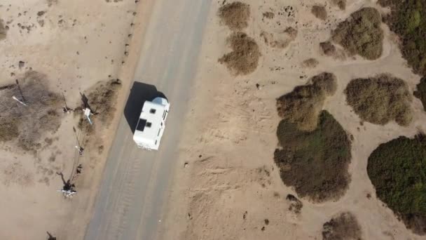 Een Camper Cruisen Langs Kust Buurt Van Popcorn Beach Buurt — Stockvideo