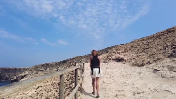 카나리아 제도의 푸에르테벤투라 해안인 파자라 쿠에바데아후 관광객이다 스페인 비디오 — 비디오