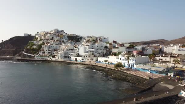 Flygfoto Över Stranden Och Kuststaden Las Playitas Östra Kusten Fuerteventura — Stockvideo