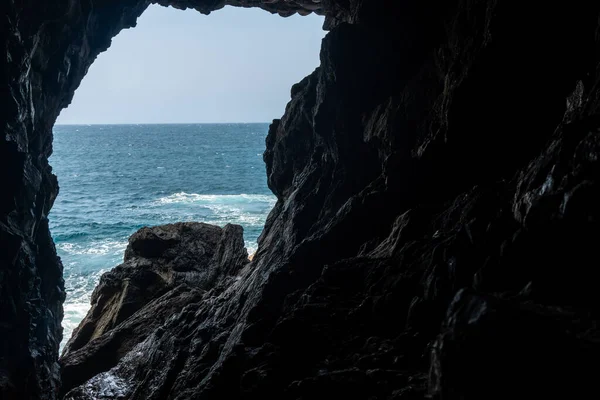 Ikkuna Merelle Cuevas Ajuyssa Pajarassa Fuerteventuran Saaren Länsirannikolla Kanariansaarilla Espanja — kuvapankkivalokuva