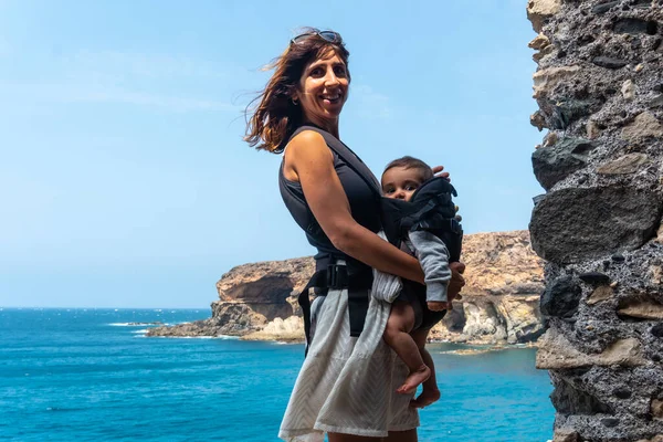 Young Mother Her Son Cuevas Ajuy Pajara West Coast Island — Stock Photo, Image