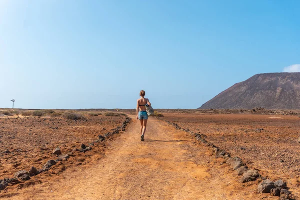 Ung Turist Flicka Vandrar Stigar Isla Lobos Längs Den Norra — Stockfoto