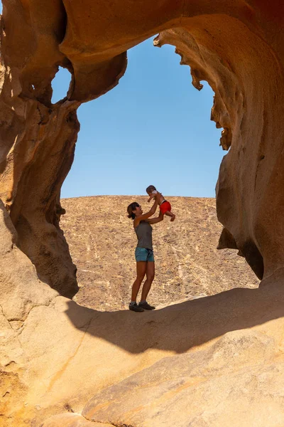 Äiti Lapsineen Mirador Penitasilla Peitas Canyonissa Fuerteventurassa Kanariansaarilla Espanja — kuvapankkivalokuva