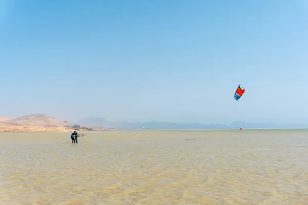 Barn Lär Sig Kitesurfing Eller Sky Surfa Sotavento Stranden Södra — Stockfoto