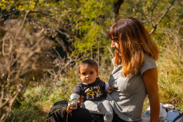 Mother Her Baby Forest Holtzarte Suspension Bridge Larrau Forest Jungle — Stock Photo, Image