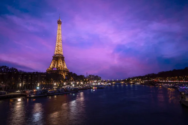 Disfrutando Ciudad Del Amor Largo Del Río Sena París Francia — Foto de Stock