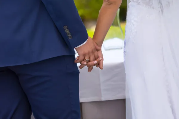 Руки Жениха Невесты Свадьбе — стоковое фото