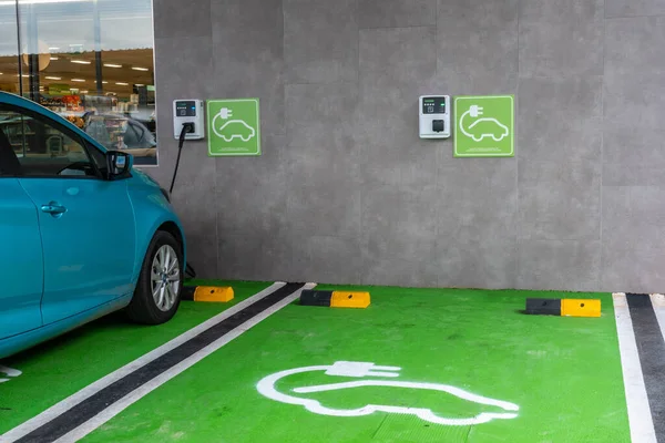 Carro Elétrico Verde Estacionamento Cor Para Estacionamento Carregamento Veículos Para — Fotografia de Stock