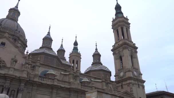 Bazilika Nuestra Seora Del Pilar Městě Zaragoza Vedle Řeky Ebro — Stock video