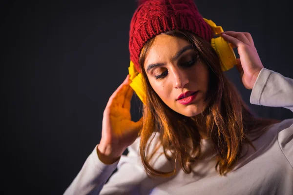 Portrait Young Brunette Caucasian Yellow Headphones White Shirt Wool Hat — Fotografia de Stock