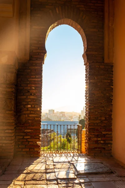 Puesta Sol Desde Las Puertas Árabes Patio Alcazaba Ciudad Málaga —  Fotos de Stock