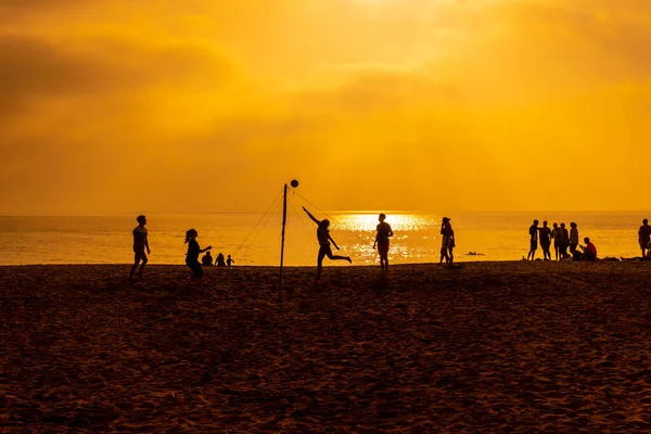 Někteří Mladí Lidé Hrají Volejbal Pláži San Miguel Městě Almeria — Stock fotografie