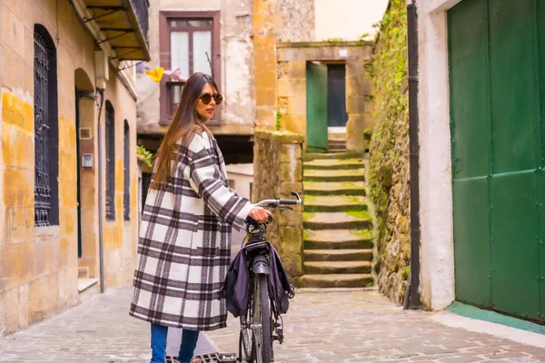 Mulher Latina Fazendo Turismo Bicicleta Cidade Estilo Vida Eco Turismo — Fotografia de Stock