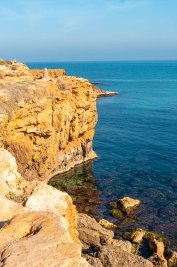 Cala del Gambote, Los Locos sahilinin yanındaki Torrevieja, Alicante, Valencian Community 'de. İspanya, Costa Blanca 'da Akdeniz