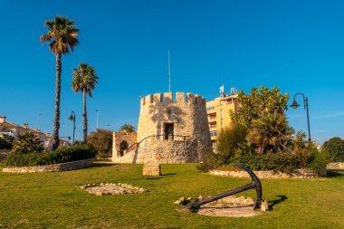 Torre del Moro parkı kıyı kenti Torrevieja, Alicante, Valencia Topluluğu 'nda. İspanya, Costa Blanca 'da Akdeniz