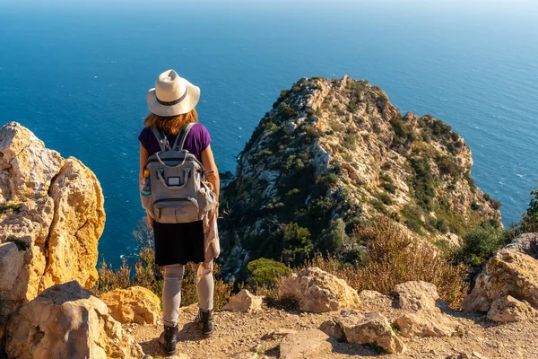 Ein Junger Wanderer Mirador Carabineros Naturpark Peon Ifach Der Stadt — Stockfoto