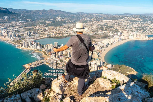 Ung Vandrare Toppen Penon Ifach Naturpark Calpe Valencia Valencia Community — Stockfoto