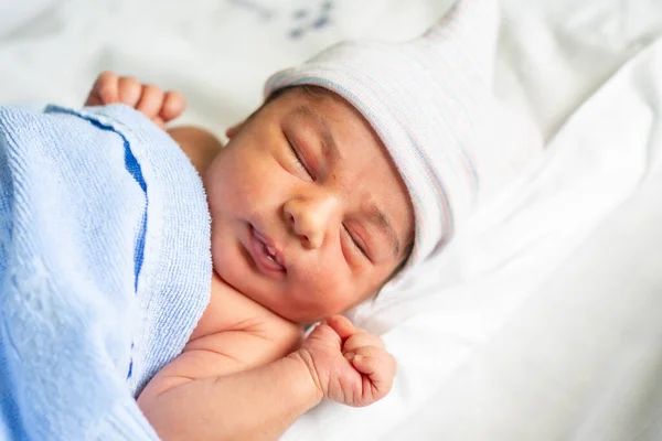 Bebê Recém Nascido Hospital Primeiro Dia Vida — Fotografia de Stock