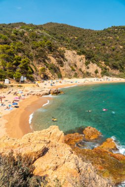 Platja dels Canyerets plajı Cala Canyet 'de Tossa de Mar kasabasının yanında. Girona, Costa Brava