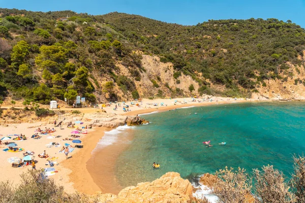 Platja dels Canyerets plajı Cala Canyet 'de Tossa de Mar kasabasının yanında. Girona, Costa Brava