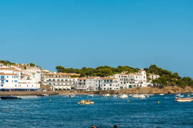 Yazın güzel Kadavra kıyıları, Katalonya 'nın Costa Brava' sı, Girona