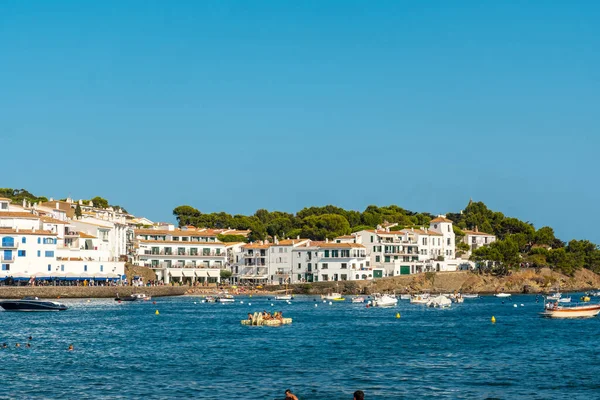 Yazın güzel Kadavra kıyıları, Katalonya 'nın Costa Brava' sı, Girona