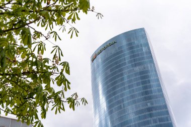 Vizcaya, Bilbao şehrindeki Iberdrola binasının manzarası. Bask Ülkesi