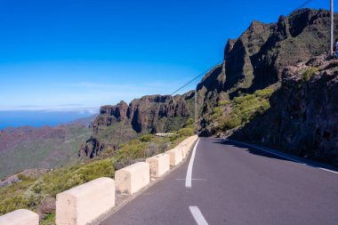 Tenerife 'nin kuzeyindeki Masca dağ belediyesinin uçurumlarındaki yollar, Kanarya Adaları