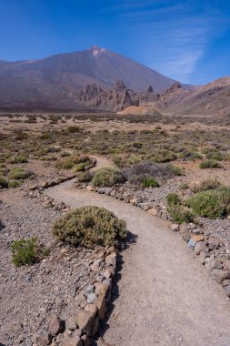 Volkanların yolu, Tenerife, Kanarya Adaları 'ndaki Teide Doğal Parkı' ndan Llano de Ucanca 'nın bakış açısından.